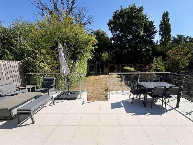 5 bed house for sale