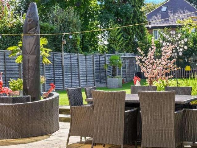 5 bed house for sale