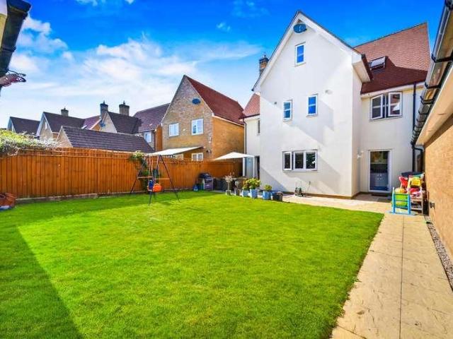 5 bed house for sale