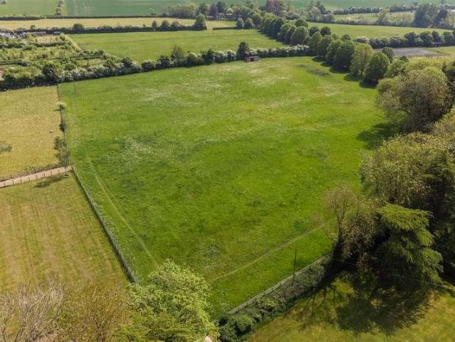 5 bed house for sale