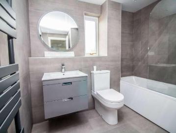 5 bed house for sale