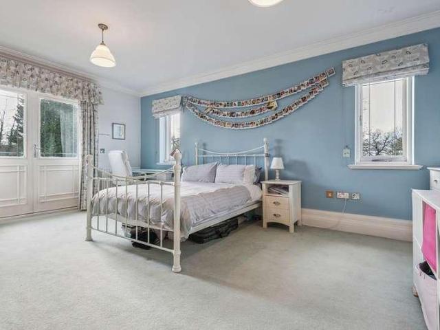 5 bed house for sale