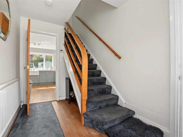 5 bed house for sale