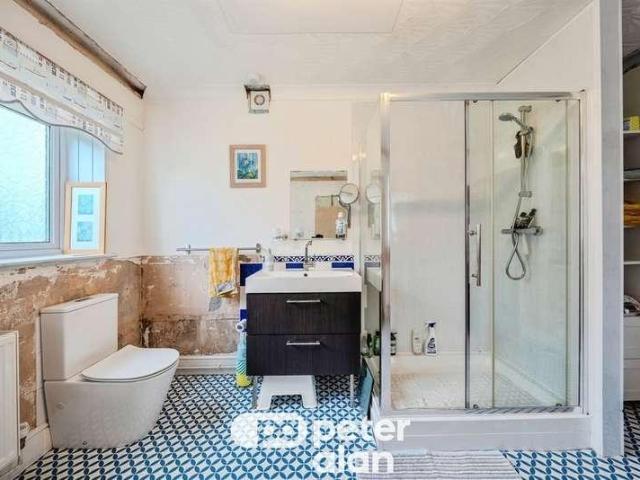 5 bed house for sale