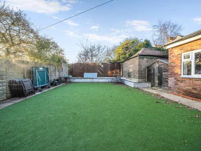 5 bed house for sale