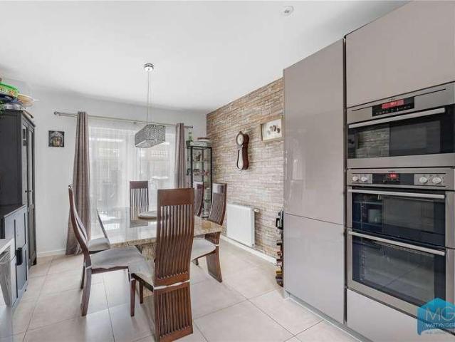 5 bed house for sale
