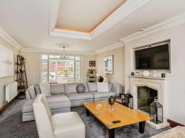 5 bed house for sale