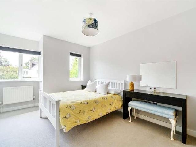 5 bed house for sale