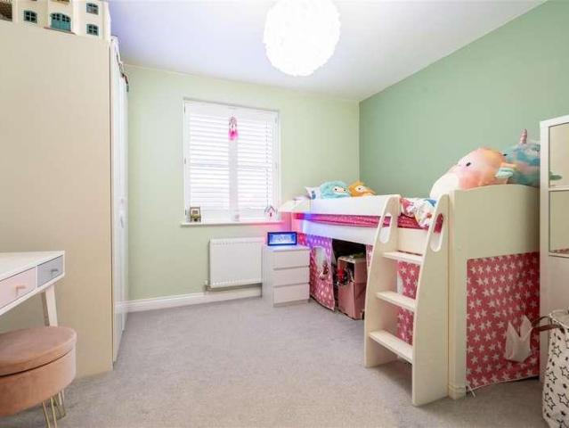 5 bed house for sale