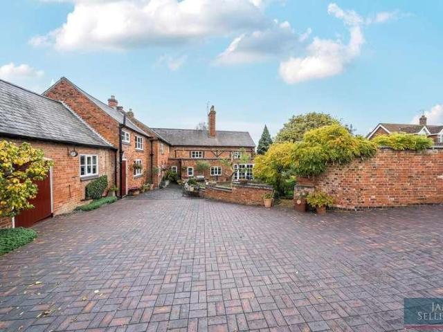 5 bed house for sale