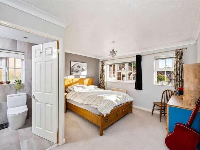 5 bed house for sale