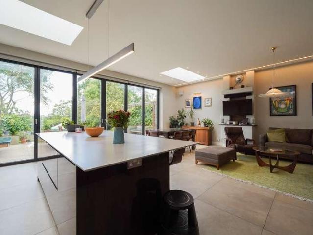 5 bed house for sale