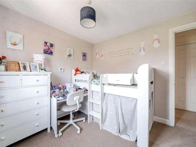 5 bed house for sale