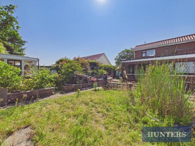 5 bed house for sale