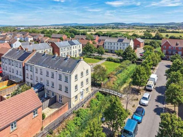 5 bed house for sale