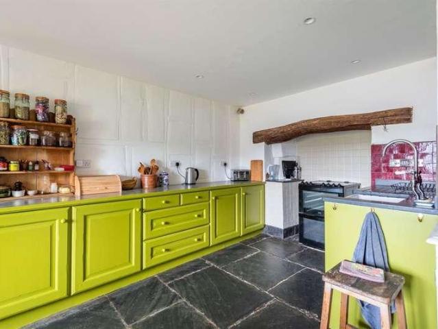 5 bed house for sale