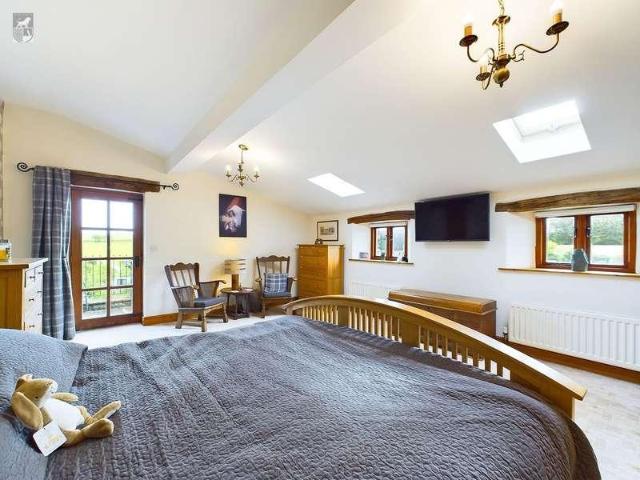5 bed house for sale