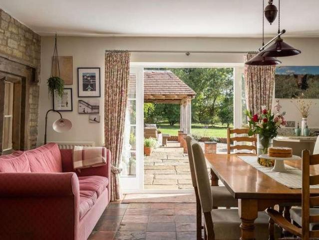 5 bed house for sale