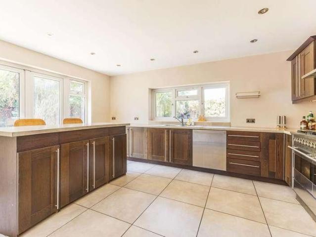 5 bed house for sale