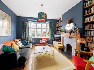 5 bed house for sale