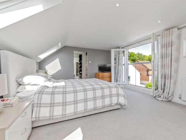 5 bed house for sale