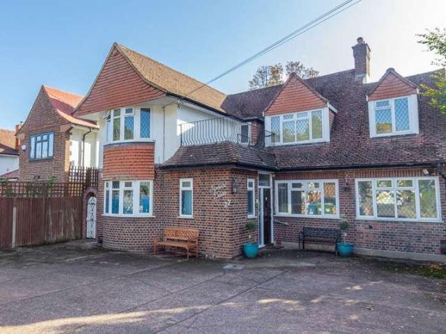 5 bed house for sale