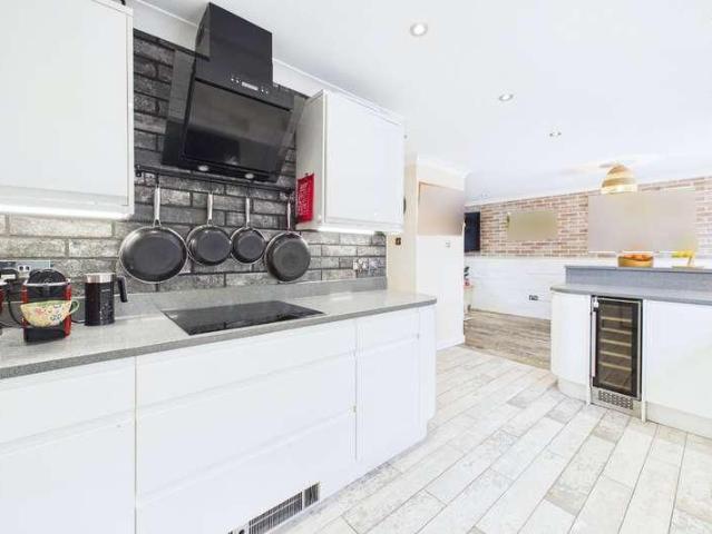 5 bed house for sale
