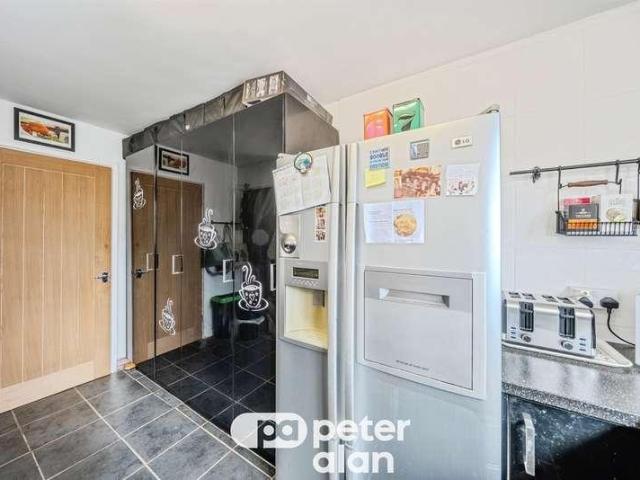 5 bed house for sale