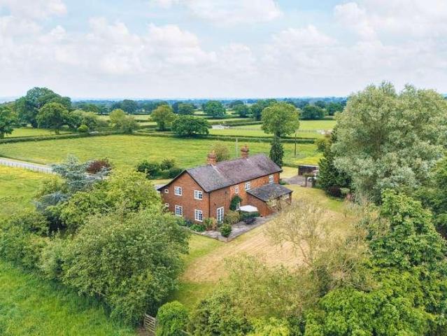 5 bed house for sale