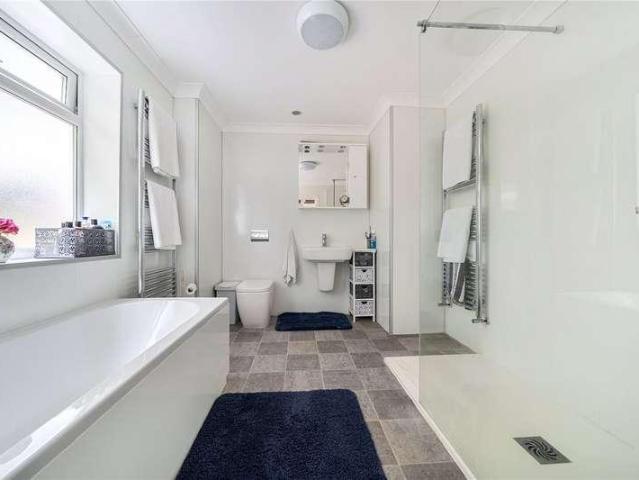 5 bed house for sale