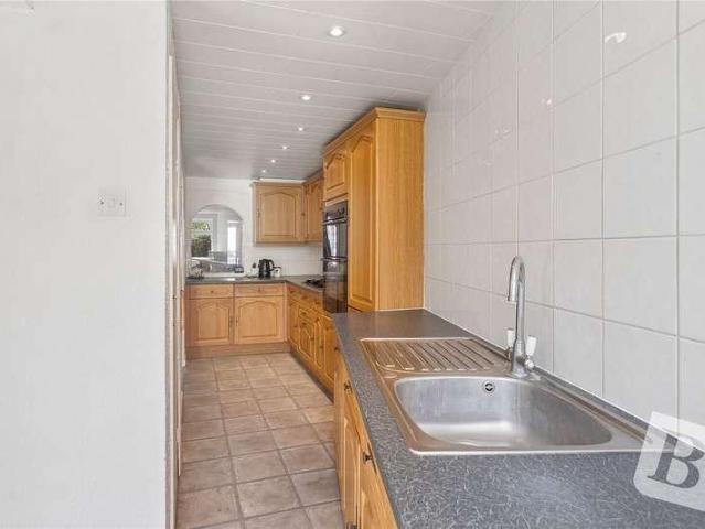 5 bed house for sale