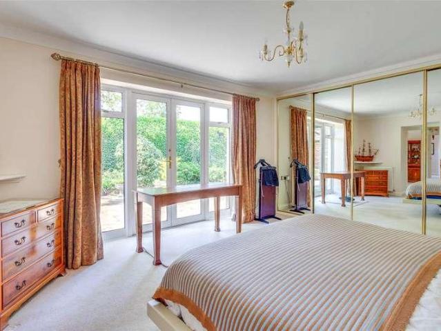 5 bed house for sale