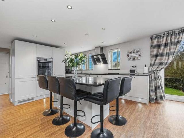 5 bed house for sale