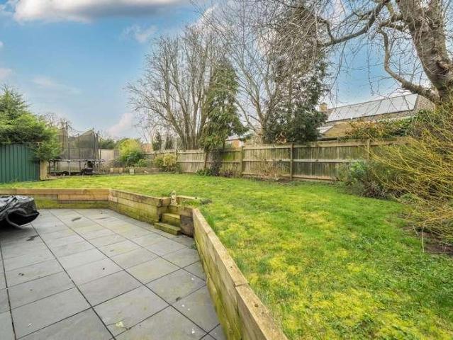 5 bed house for sale