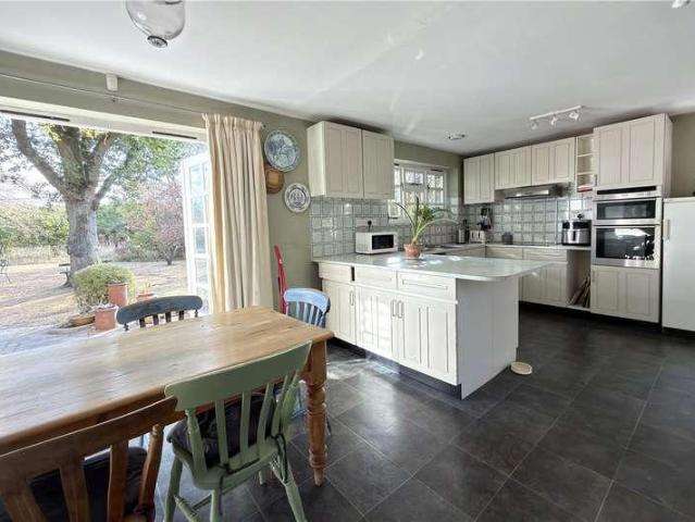 5 bed house for sale