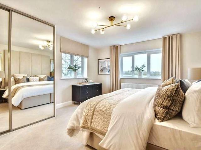 5 bed house for sale