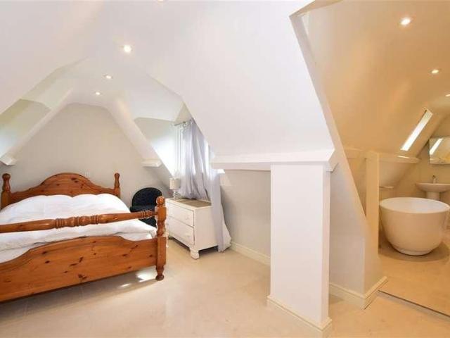 5 bed house for sale