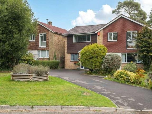 5 bed house for sale