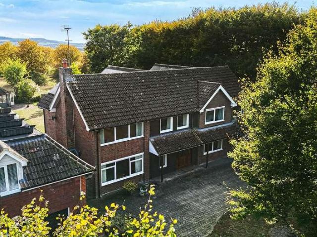 5 bed house for sale