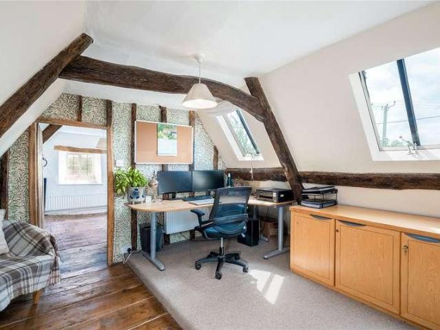 5 bed house for sale