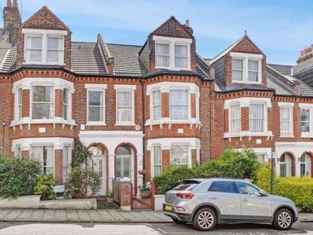 5 bed house for sale