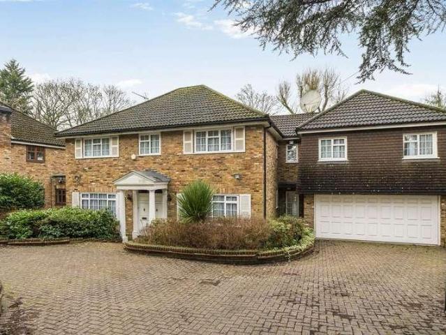 5 bed house for sale