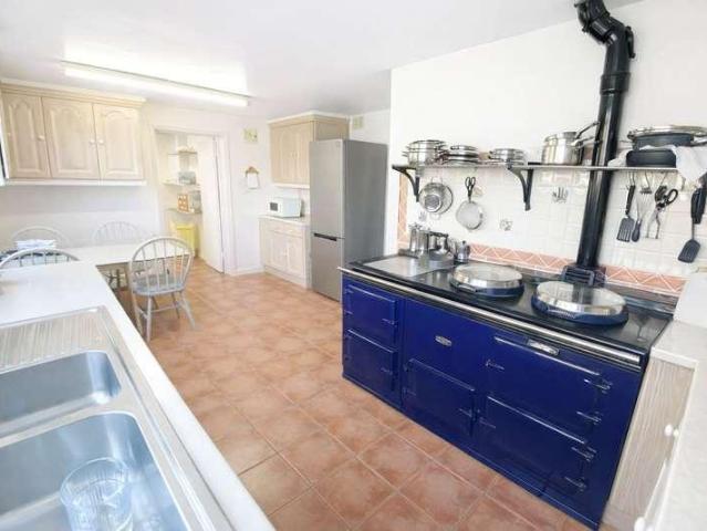 5 bed house for sale