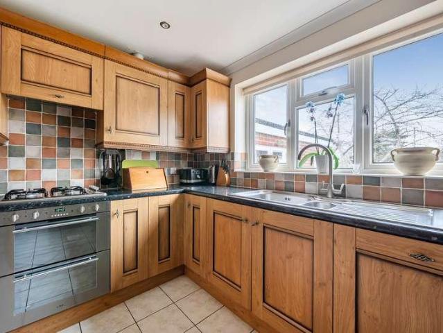 5 bed house for sale