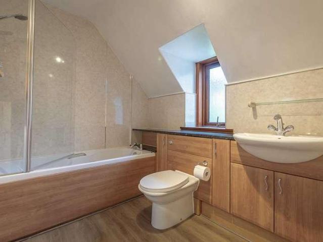 5 bed house for sale