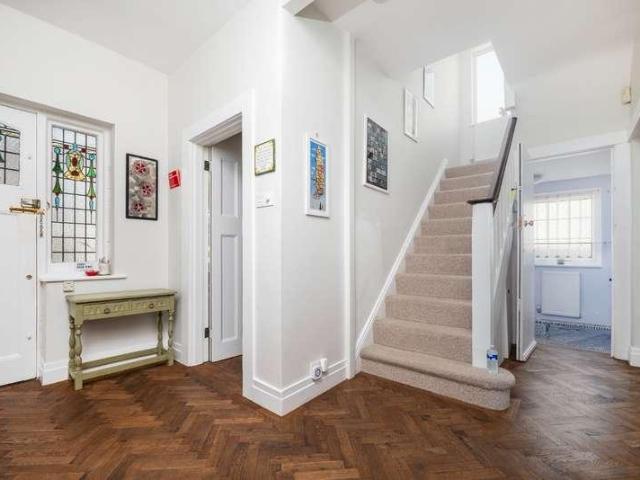 5 bed house for sale