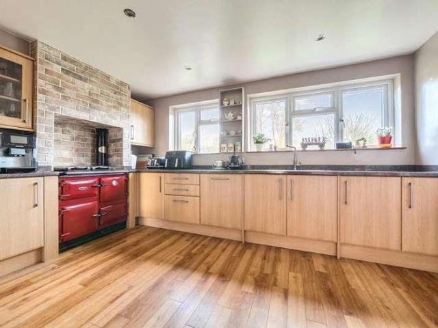 5 bed house for sale