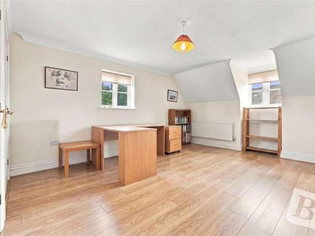 5 bed house for sale