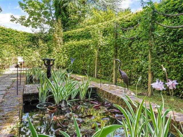 5 bed house for sale