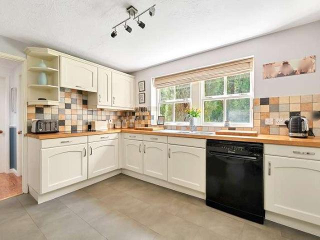 5 bed house for sale